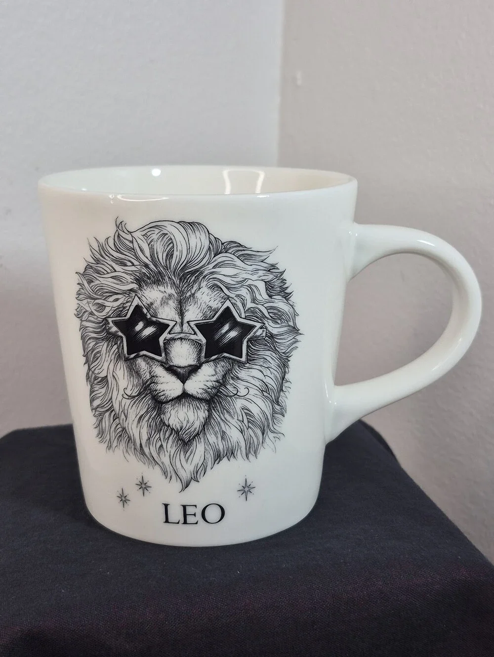 Williams Sonoma Rory Dobner Zodiac Leo Lion in Sunglasses Coffee Mug 18 oz.